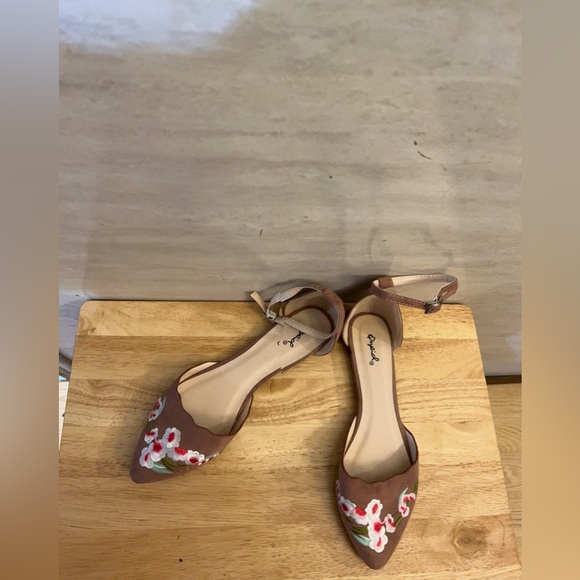 Qupid Brown Embroidered Pointed Ankle Strap Sandals - Picture 3 of 8